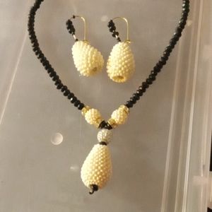 MATCHING NECKLACE & EAR RING SET